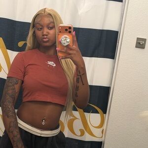 Meet your Posher, Adrianna